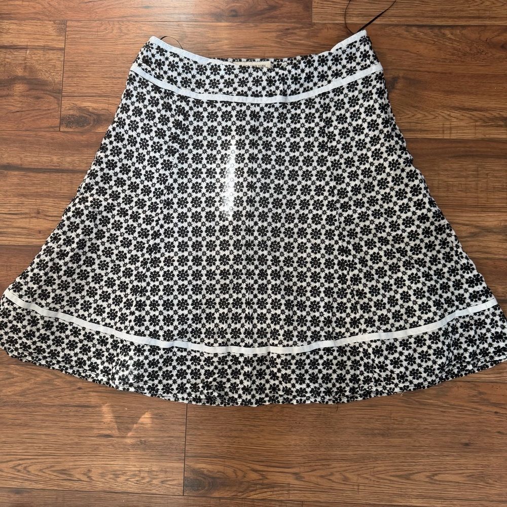 Jones New York Women’s Black and White Floral Geometric Skirt Sz 10 Petite
